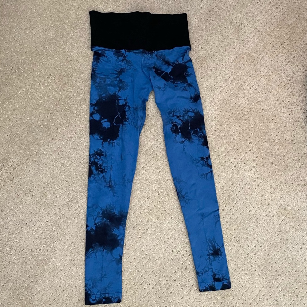 Soul Cycle blue tie dye leggings